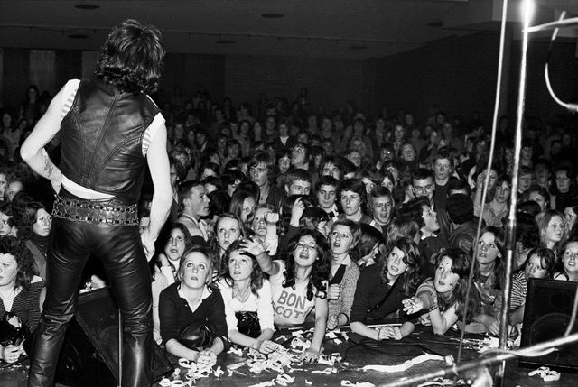 Bon Scott, Moorabbin Town Hall 1974_Rennie_Ellis