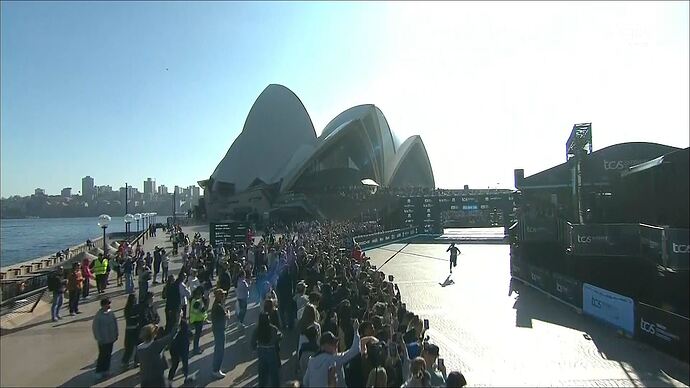 08-30_08-14-18_SBS ONE HD (eng)_TCS Sydney Marathon 2026.ts_001231662