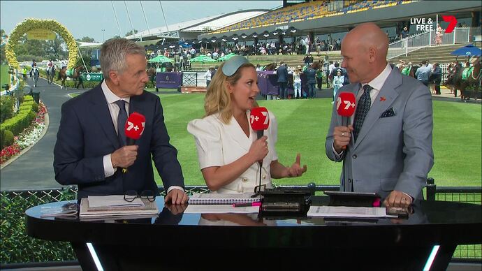 Seven's_Horse_Racing_20251108_1100.ts_000719871