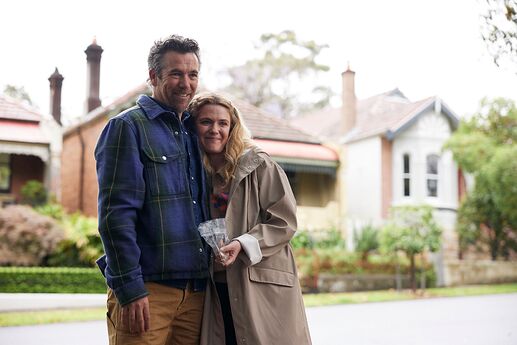 Gordon (Patrick Brammall) and Ashley (Harriet Dyer) in COLIN FROM ACCOUNTS Season 2_Photo by BINGE_Joel Pratley