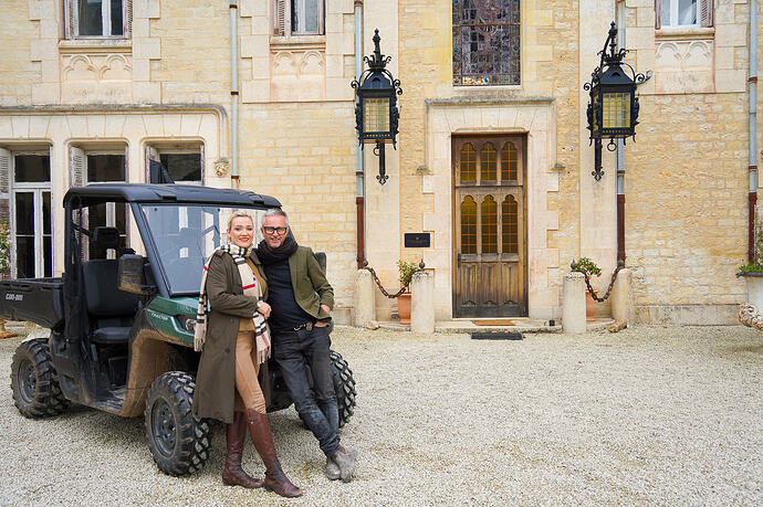 Brett & Denise - Chateau exterior & Golf buggy (1)