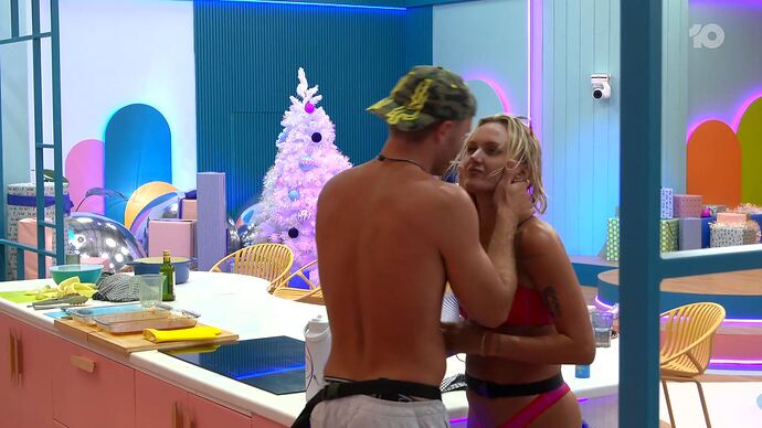 12-04_11-09-42_Big Brother Live Stream_Big Brother Live Stream.ts_007017296