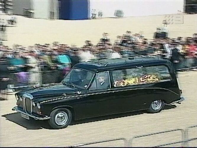 Diana funeral mixed.mpg_000150961