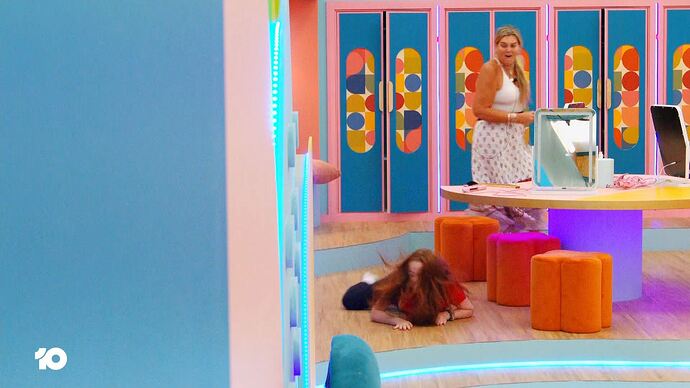 10_News+_20251202_1813.ts_011473941