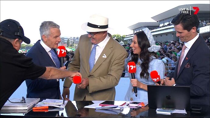 The_Morning_Show_-_Weekend_20251018_1147.ts_012813969