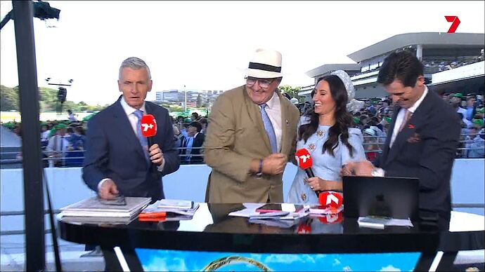 The_Morning_Show_-_Weekend_20251018_1147.ts_012812401