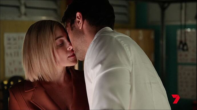 07-12_19-11-18_Seven_Seven.ts_002556457