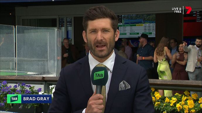 Weekend_Sunrise_20251101_0741.ts_016124831