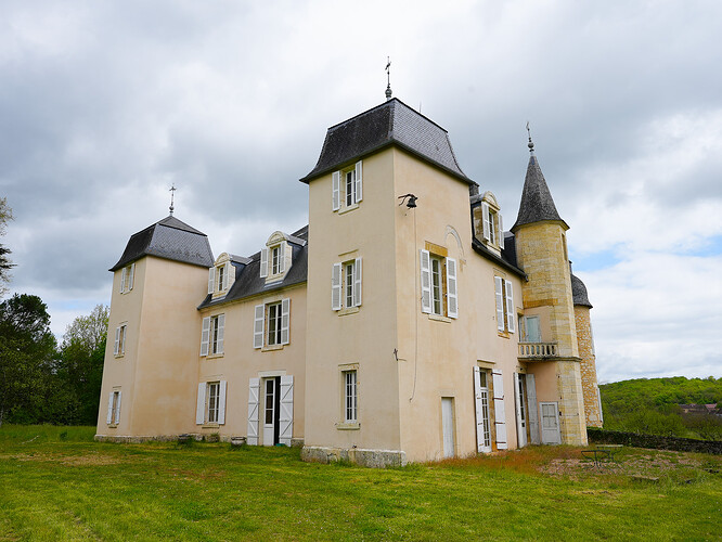 ep2- Lia and Richard - Chateau Exterior (1)