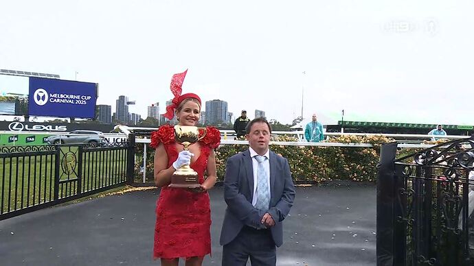 11-04_13-24-24_9 Syd_9 Syd.ts_000442478