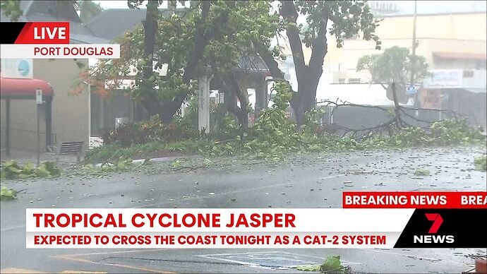 The_Last_Christmas_Home_20231213_1313.ts_010055221