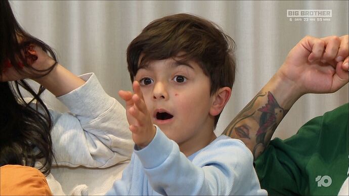 10_News_20251102_1748.ts_004324786