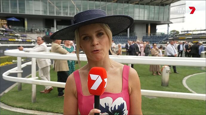 Weekend_Sunrise_20251101_0741.ts_018939450