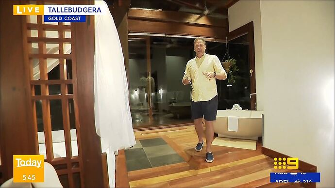 10-09_23-13-43_9 Syd_9 Syd.ts_019940752