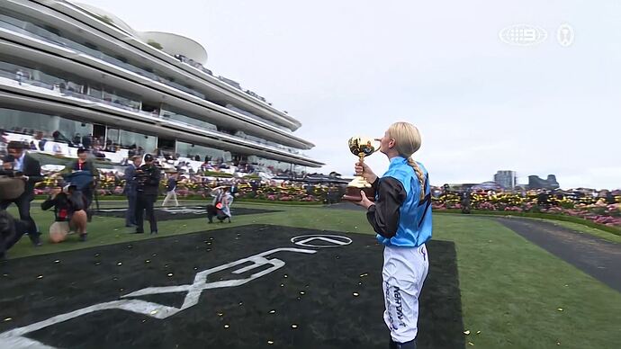 11-04_13-24-24_9 Syd_9 Syd.ts_004559791