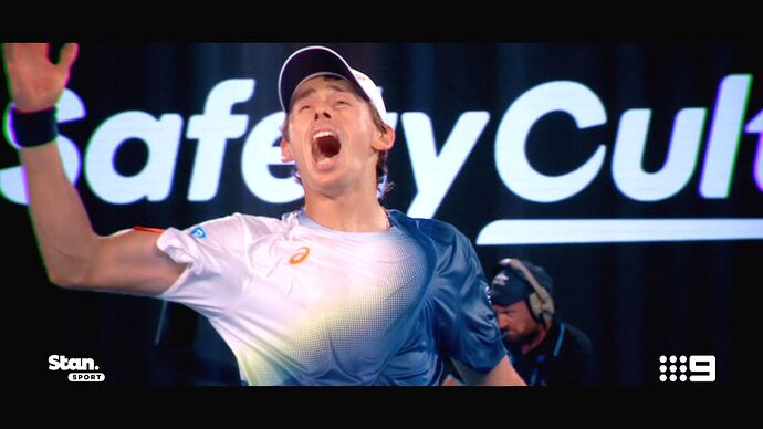 11-11_01-07-04_9 Syd_9 Syd.ts_016559380