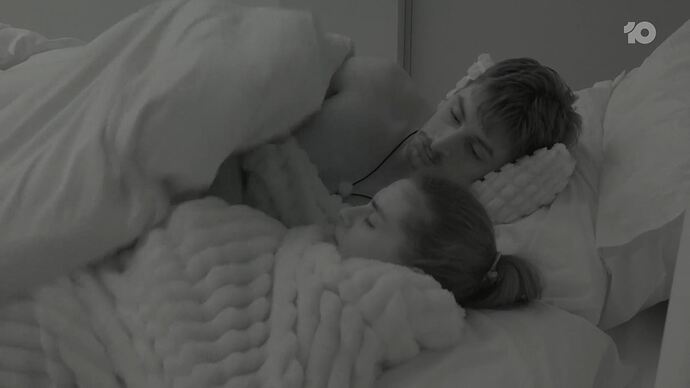 11-13_23-03-35__000965986