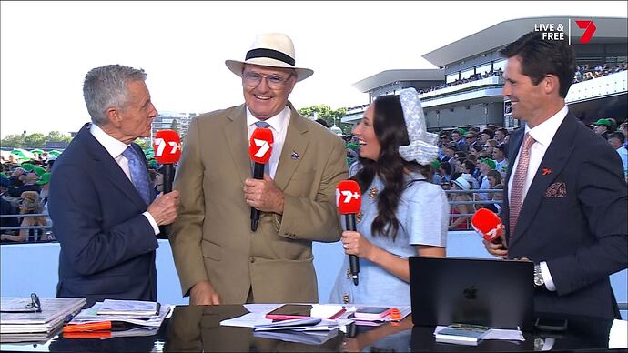 The_Morning_Show_-_Weekend_20251018_1147.ts_012815185