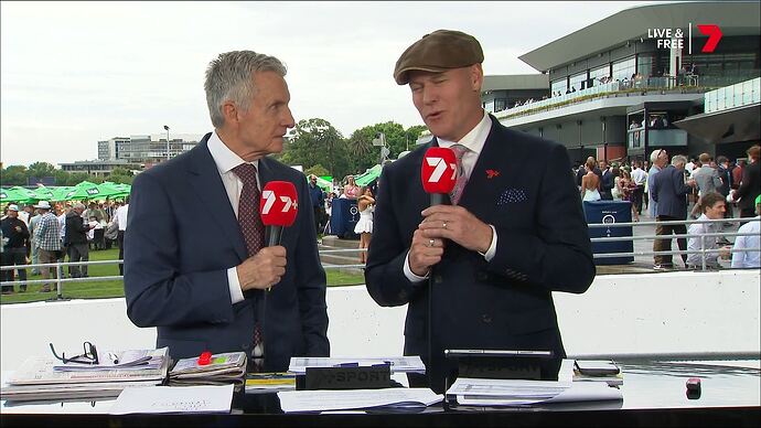 Weekend_Sunrise_20251101_0741.ts_017852266