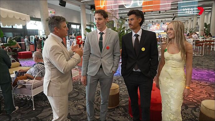 Weekend_Sunrise_20251101_0741.ts_016184362