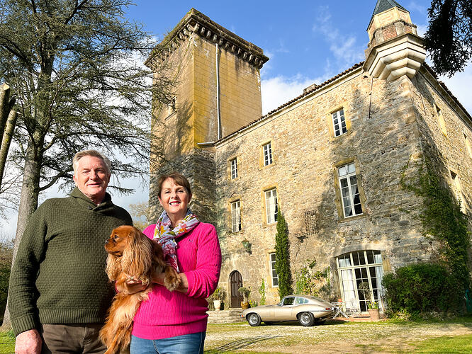 Janet and Phillip - Chateau Exterior (1)