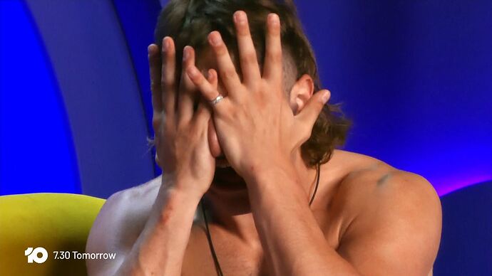 10_News+_20251202_1813.ts_011480811