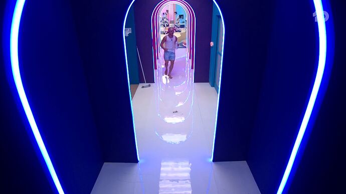 12-04_11-09-42_Big Brother Live Stream_Big Brother Live Stream.ts_001381603