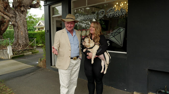 HARRY - FRANKIE THE SALON BROOM CHASER - EP15.PNG