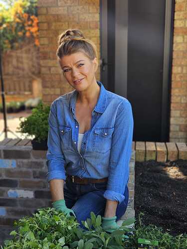 Melissa creates a Spring garden oasis