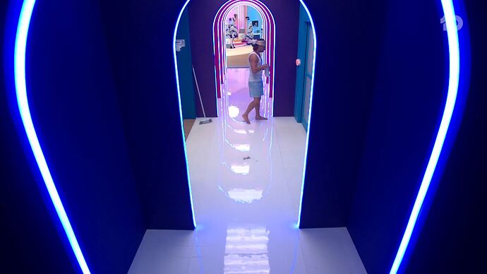 12-04_11-09-42_Big Brother Live Stream_Big Brother Live Stream.ts_001383398